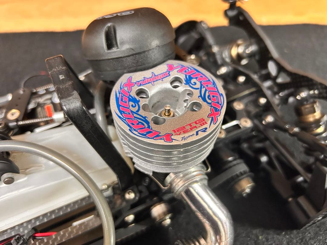 京商V-One R4 (エンジン、マフラー、サーボ付属)