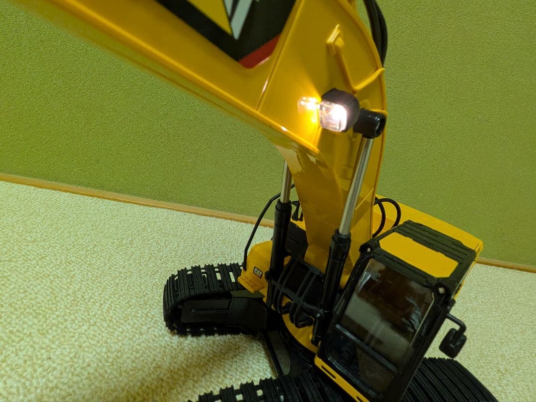 【美品】京商1/24RC　CATラジコンショベルカーユンボ 建設機械予備充電池付