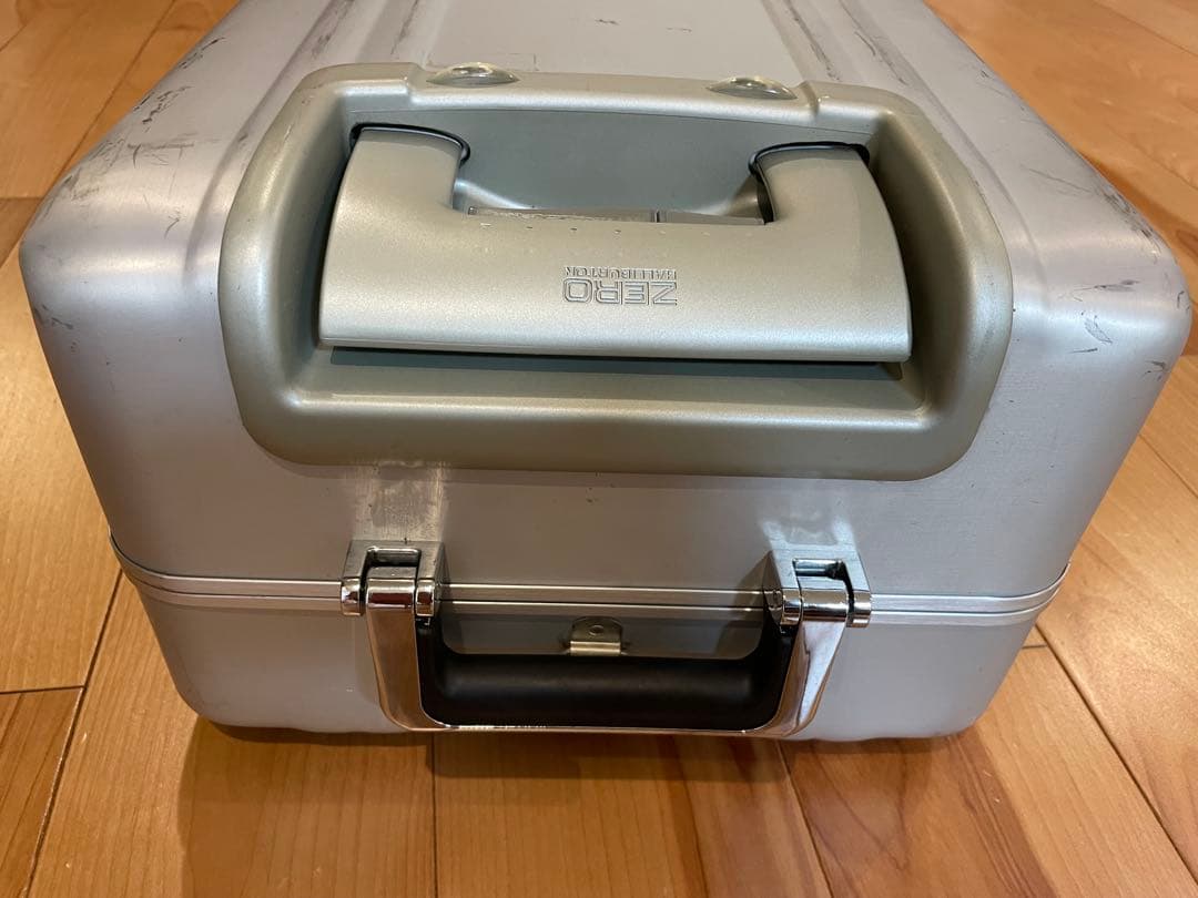 ゼロハリバートンキャリーケース2輪 TSAロック付き車輪交換済