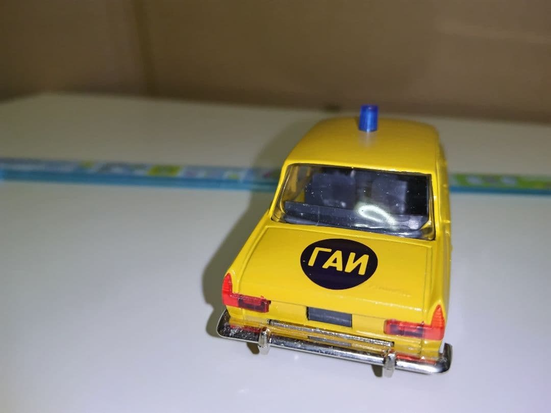 パトカーヴォルガ/CCCP/1/43ミニカー中古品