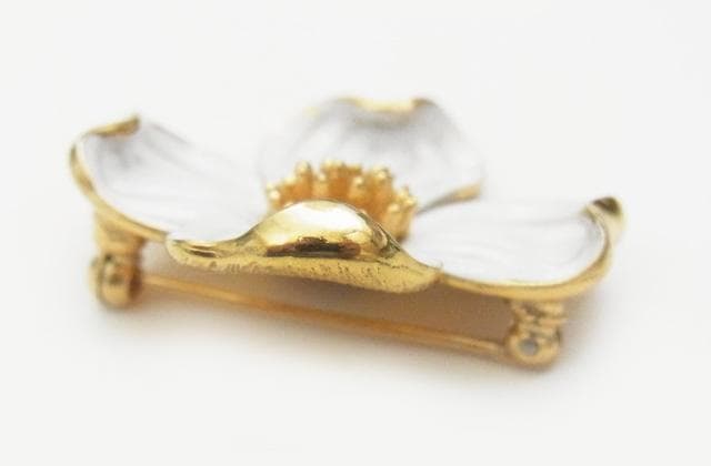 ☆光と風☆3383☆クラウントリファリ/ハナミズキブローチ他2点 ☆光