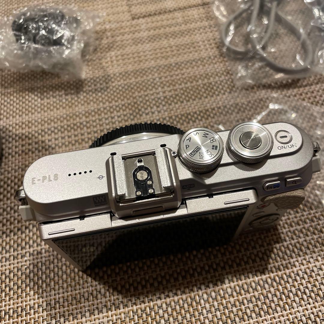 OLYMPUS PEN E-PL8 ダブルズームキット ホワイト