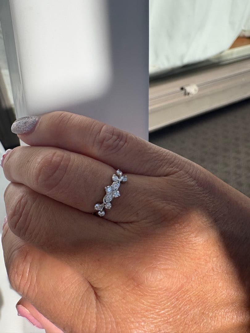 プラチナ900✨無色透明ダイヤ0.5ctVSランク✨フラワーラインリング❣️