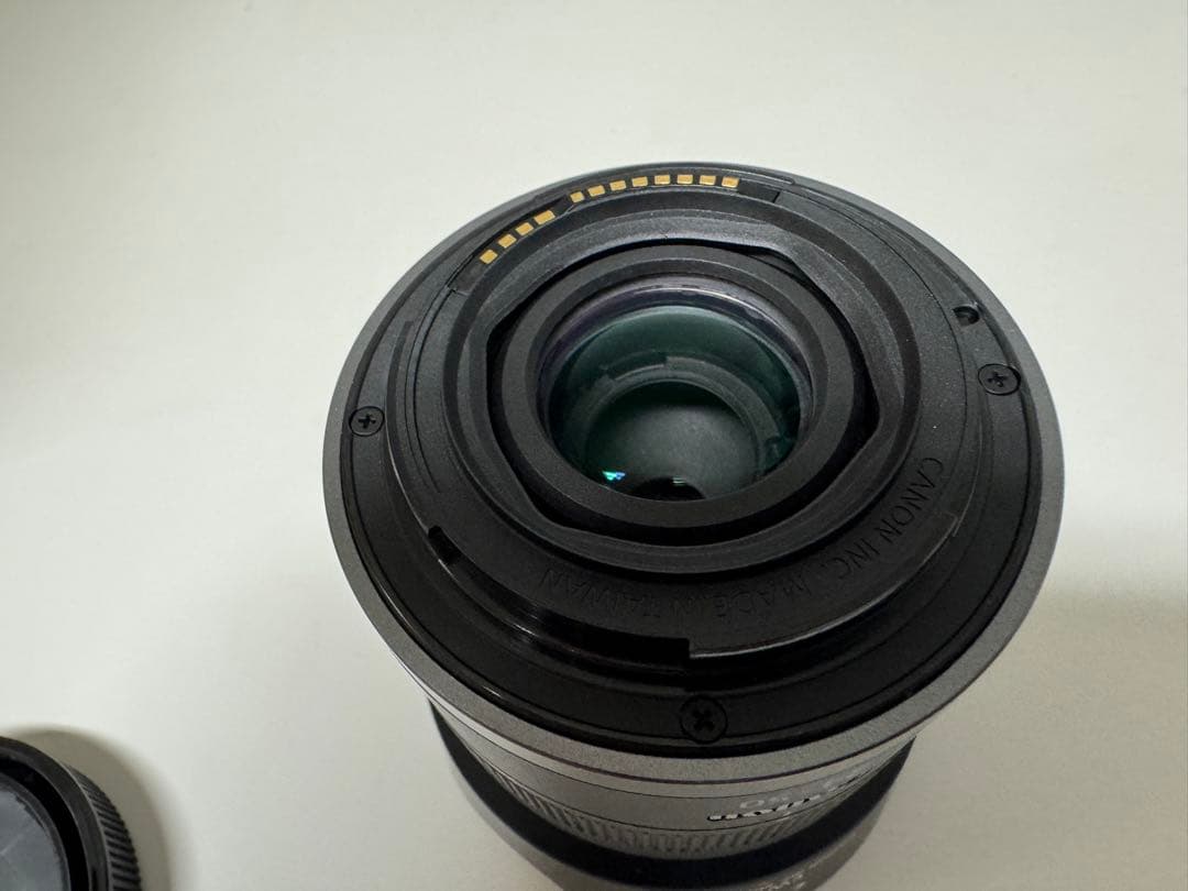 CanonRF24-50mm f4.5-6.3 IS STM フードフィルター付