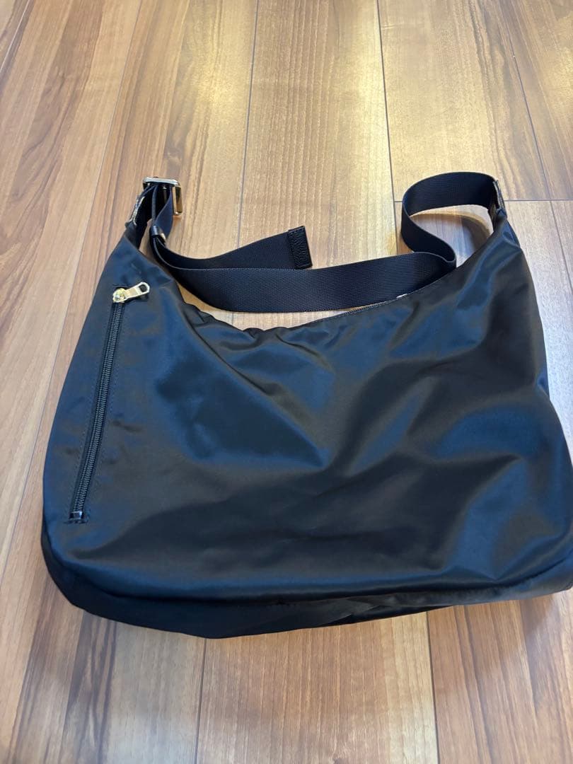 ラシット　ラウンドショルダーバッグ　ナイロン