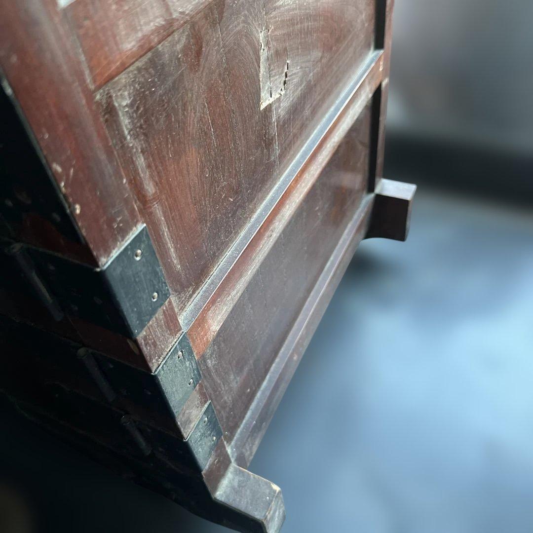 アンティーク木製タンス ドラゴン彫刻付き 車ダンス