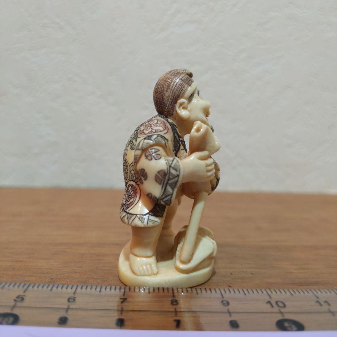 時代提物 人物根付 天然素材 在銘【宝探し】高5cm 重22g縁起物 幸運