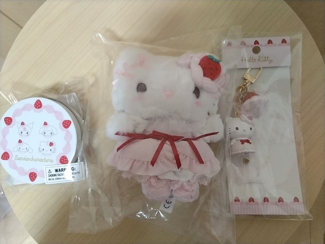 サンリオ　キティ　ぬいぐるみ&アクセサリーケース　マスコット　キーホルダー