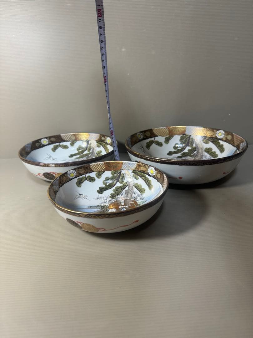 2428 九谷焼 金彩赤絵 人物翔鶴風景図 鉢 3客 時代物