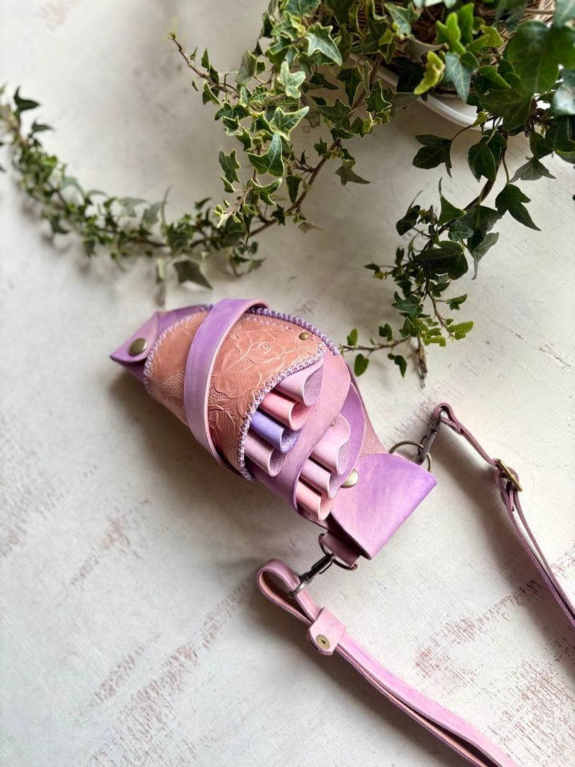 手染めラベンダー、ローズ型押しの軽量スリムシザーケース