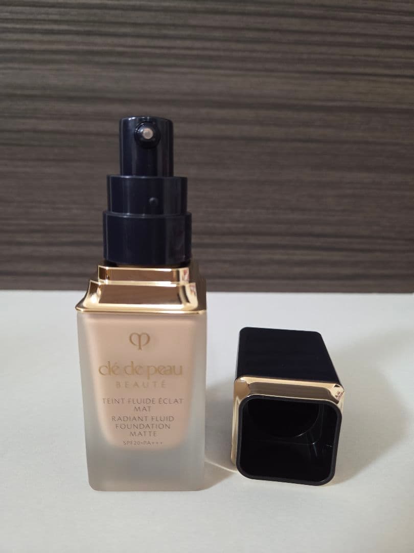 クレドポーボーテ　タンフリュイドエクラ マットピンクオークル10