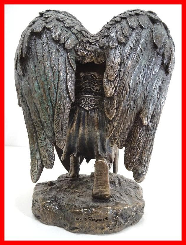 主を賛美する盾を持ち、跪く大天使ミカエル レジン製モデル 中古 M