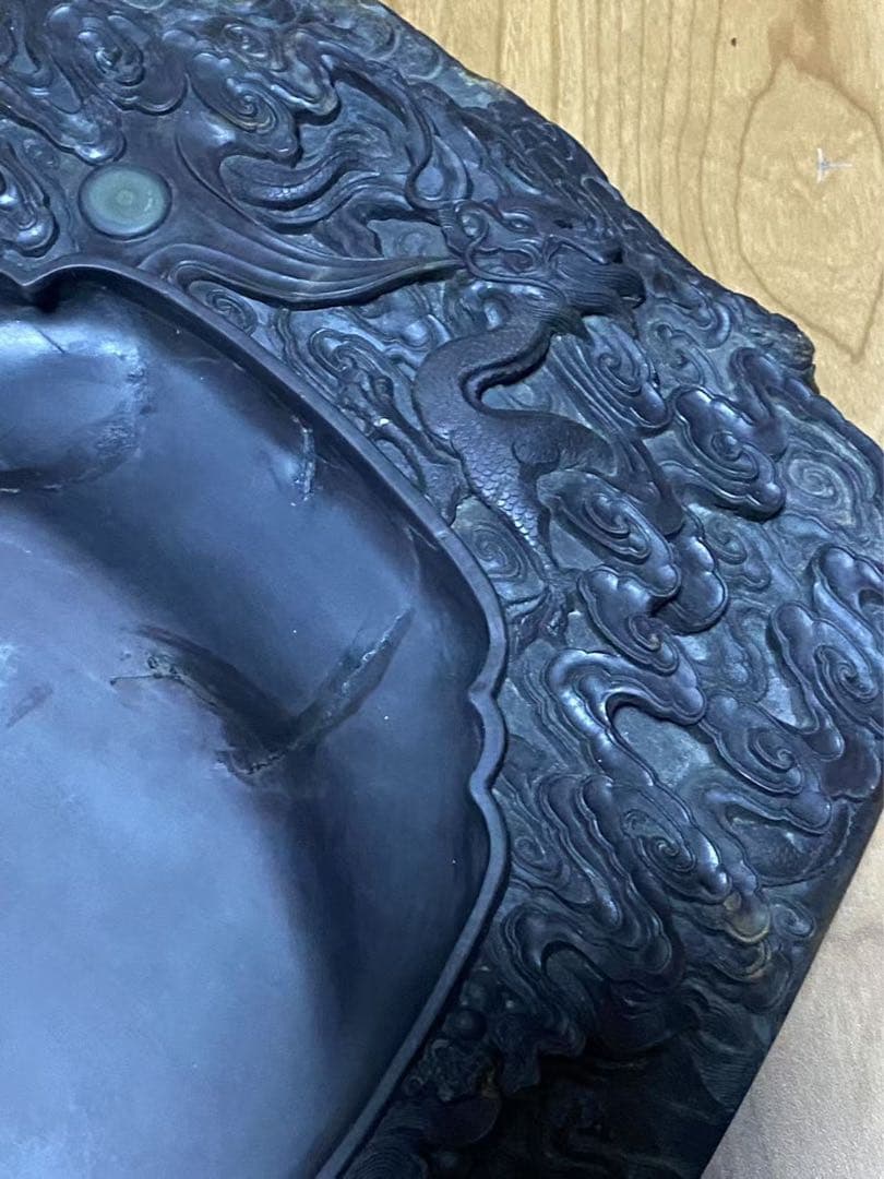 中国端溪硯石眼硯老坑龍魚彫文房四宝 年代物32cmx32x7.9cm