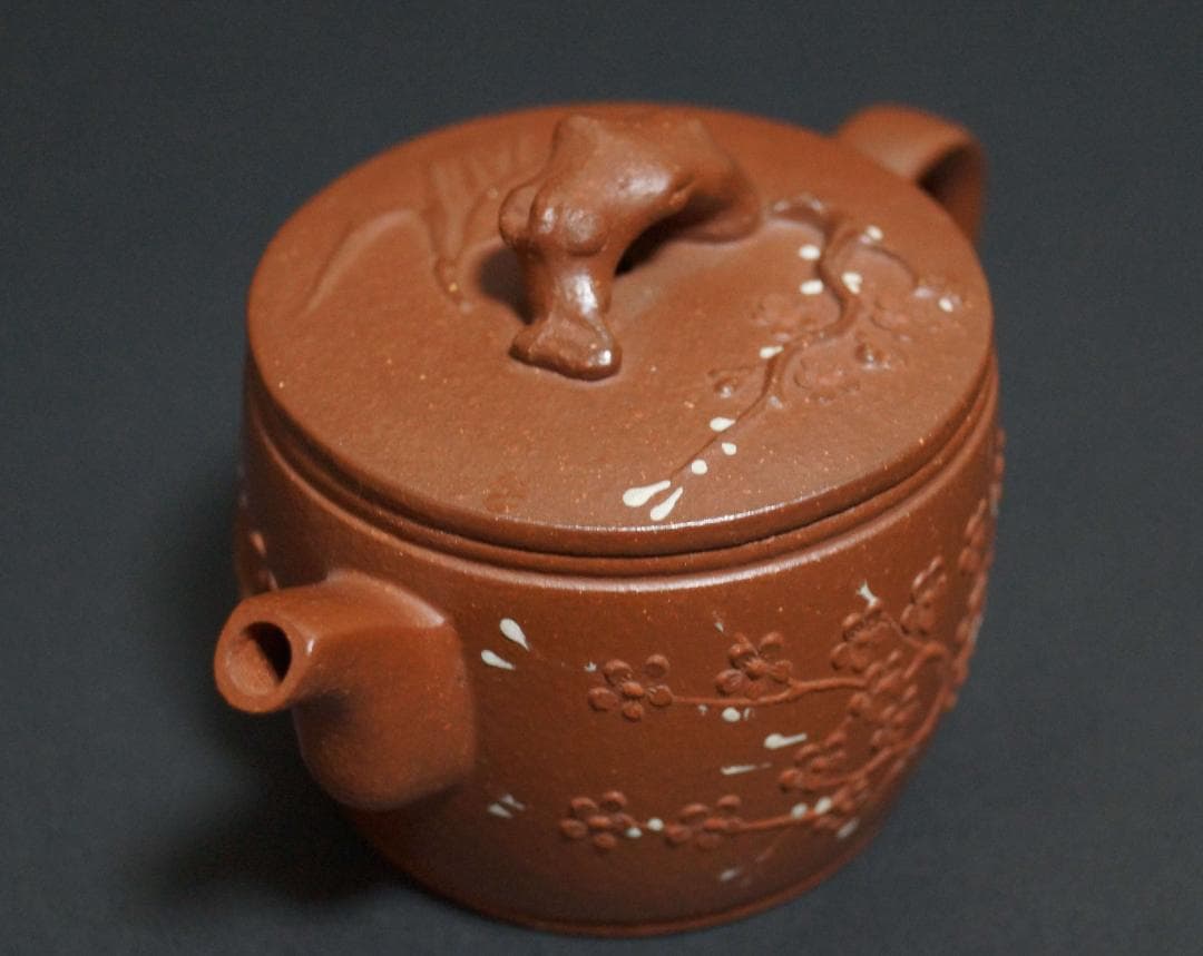 茶道具 中国宜興 紫砂細工彫り『松竹梅』 小ぶり急須 手造り紫砂壺