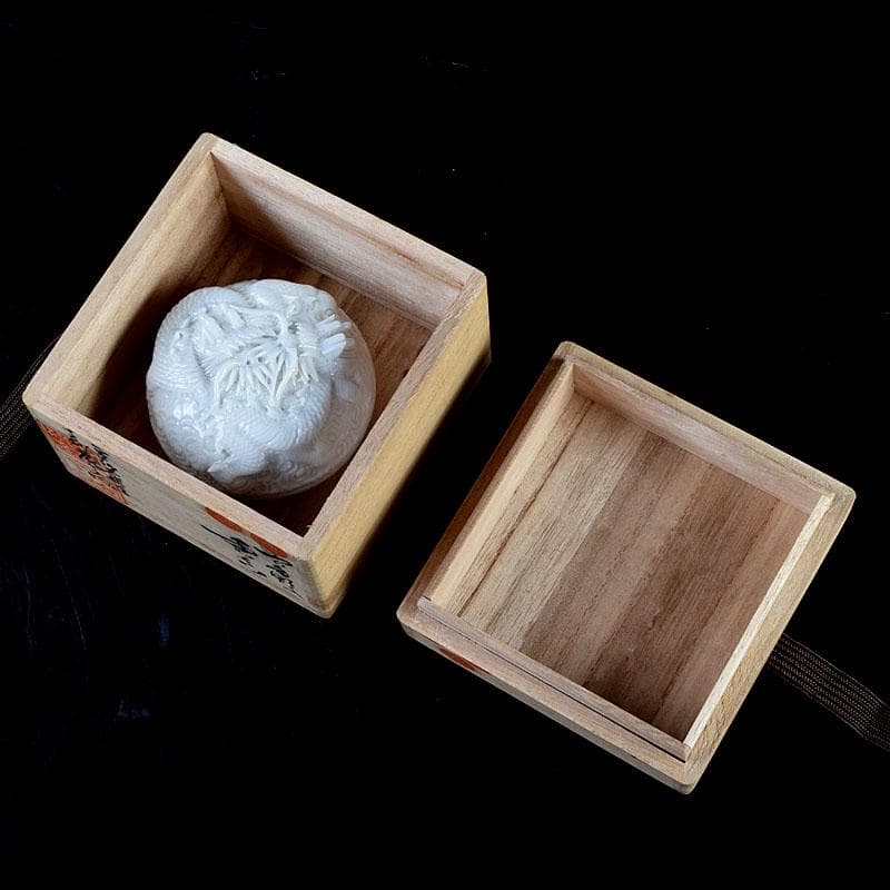 茶道具 平戸焼 十五代 中里茂右ェ門作 白磁雲龍彫 香合 共布共箱 V