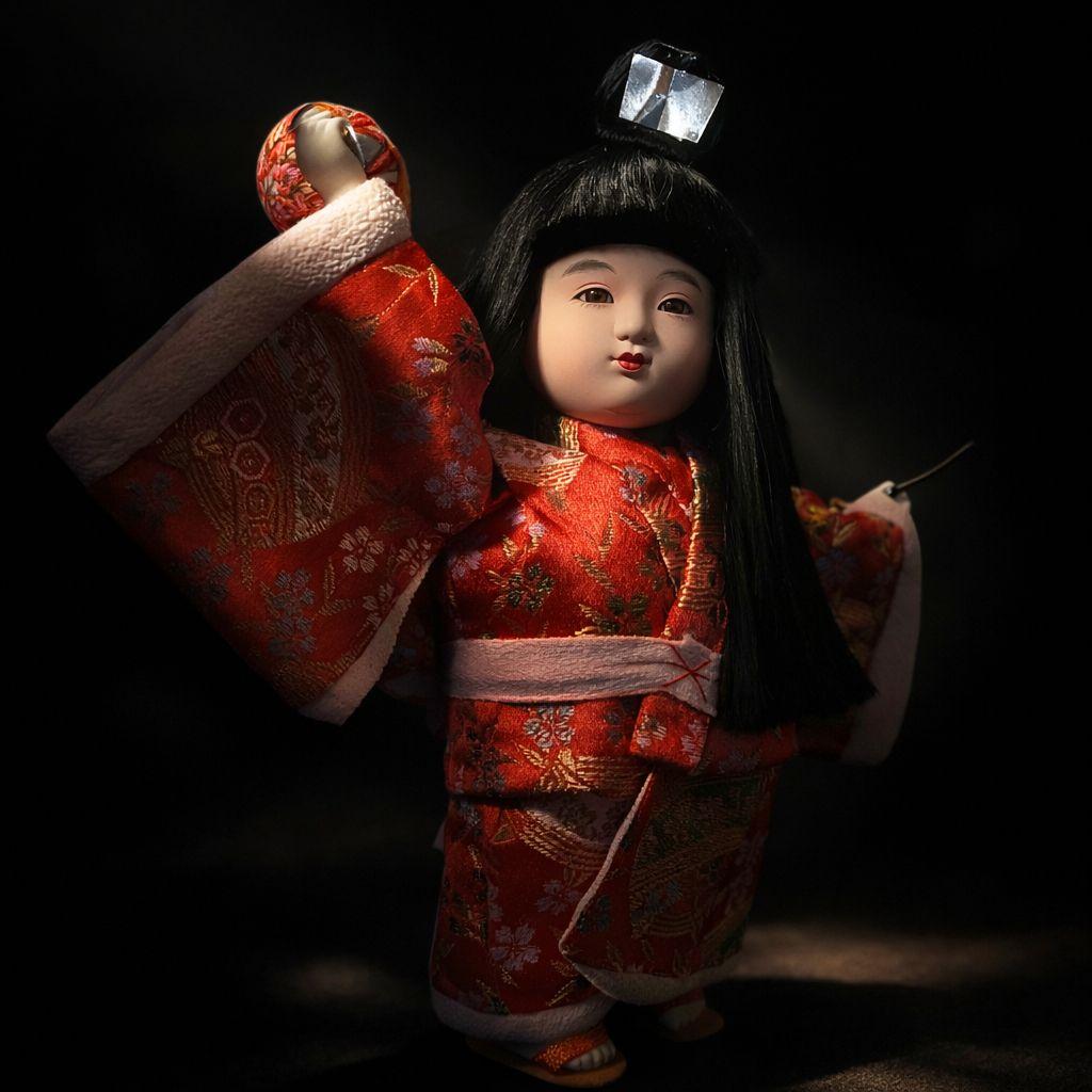 特級呪物】 日本人形 白狐宿り 霊視鑑定済み※ 白いもや写り込み - メルカリ