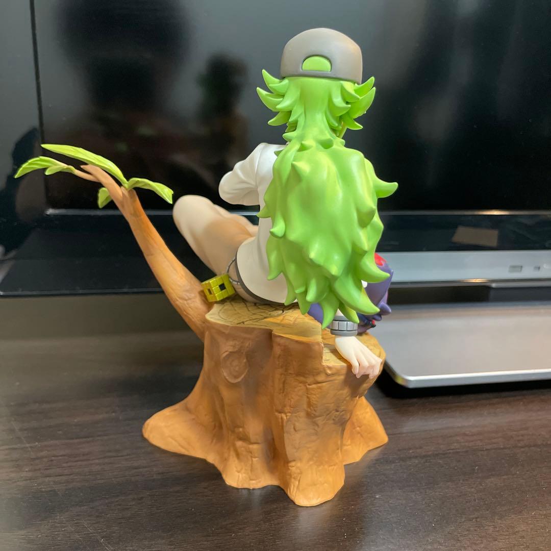 ポケモンセンターオリジナル N&ゾロア フィギュア - メルカリ