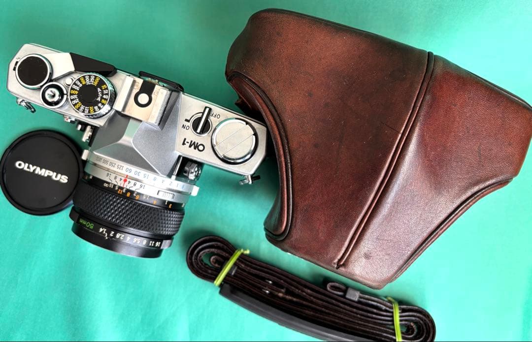 ☆ OLYMPUS OM-1 (革ケース付) + ☆ 標準50mm F1.4