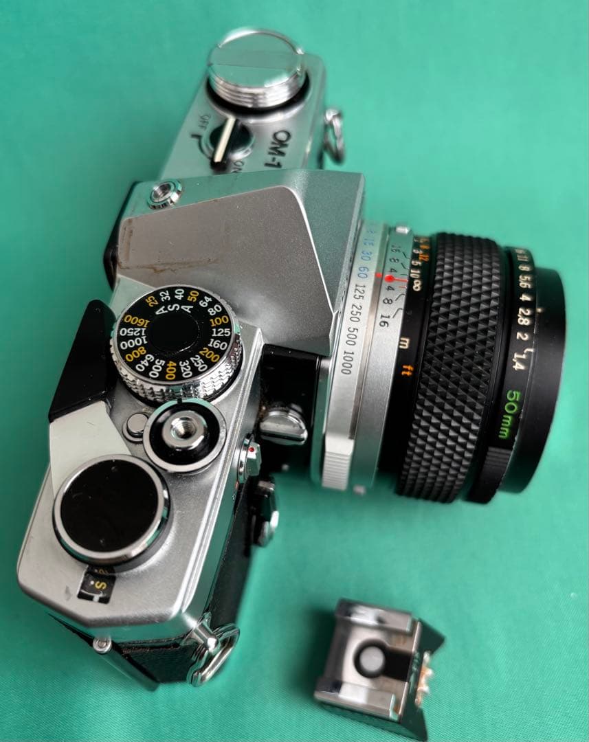 ☆ OLYMPUS OM-1 (革ケース付) + ☆ 標準50mm F1.4