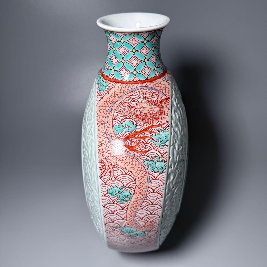 明治〜大正時代　十二代　柿右衛門作　青白磁唐草彫文　色絵龍鳳凰図　小畑家蔵　花瓶