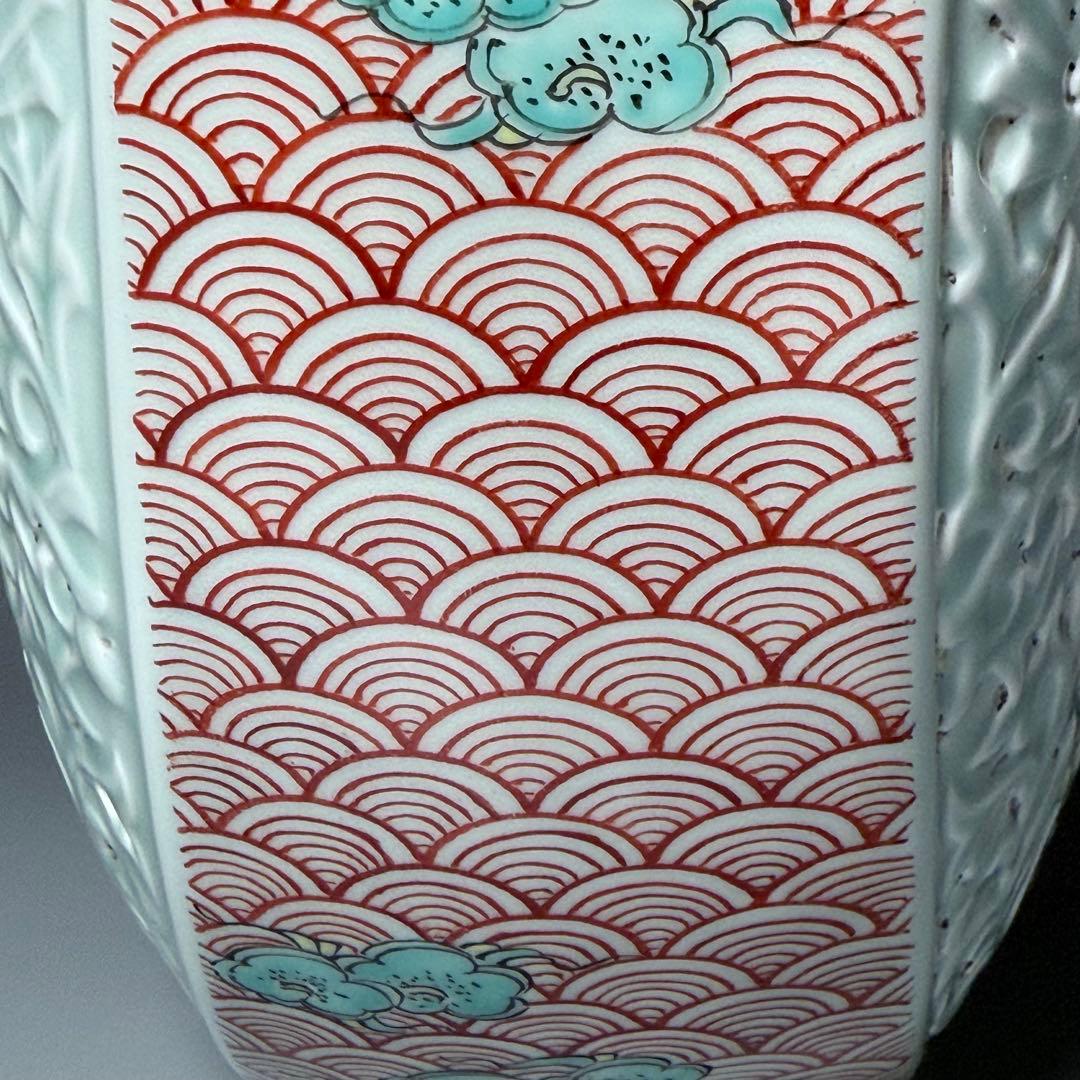 明治〜大正時代　十二代　柿右衛門作　青白磁唐草彫文　色絵龍鳳凰図　小畑家蔵　花瓶