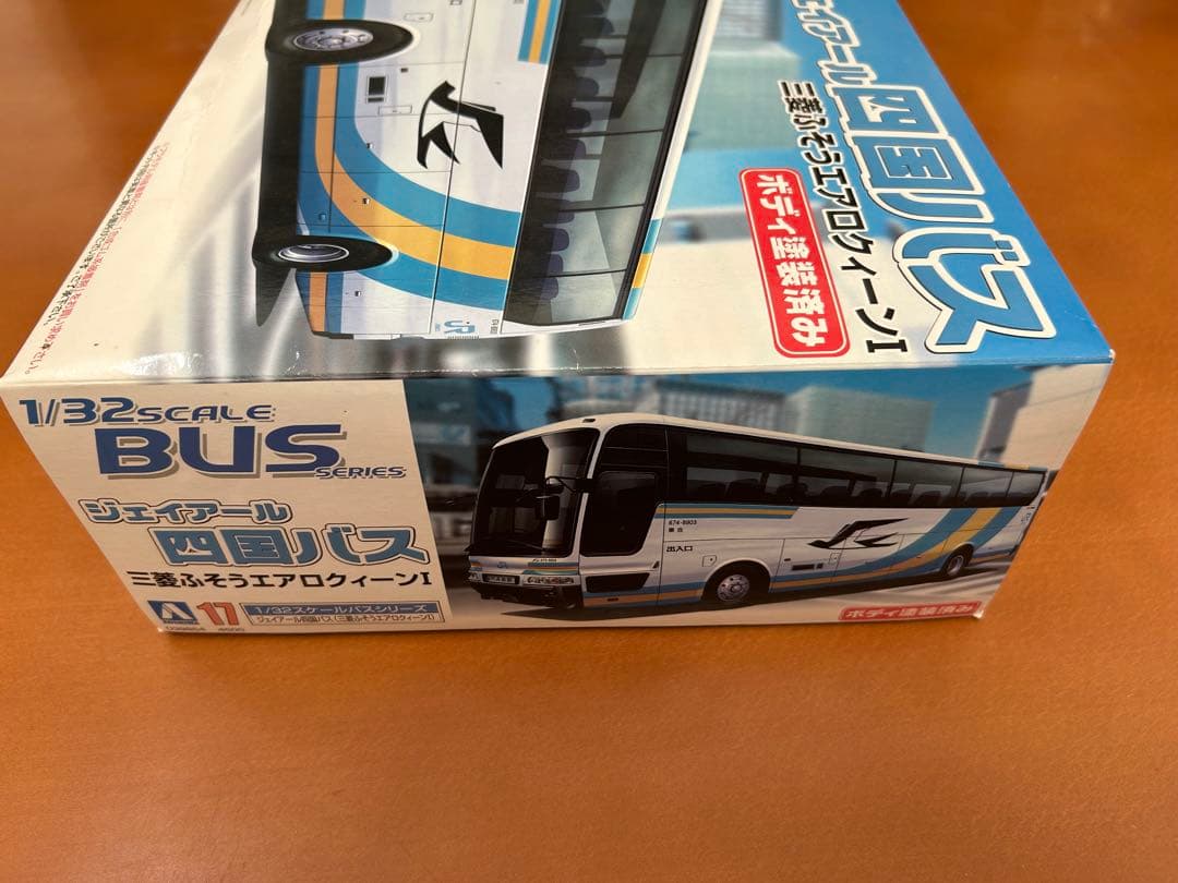 1/32 ジェイアール四国バス プラモデルボディ塗装済 +バスガールおまけ