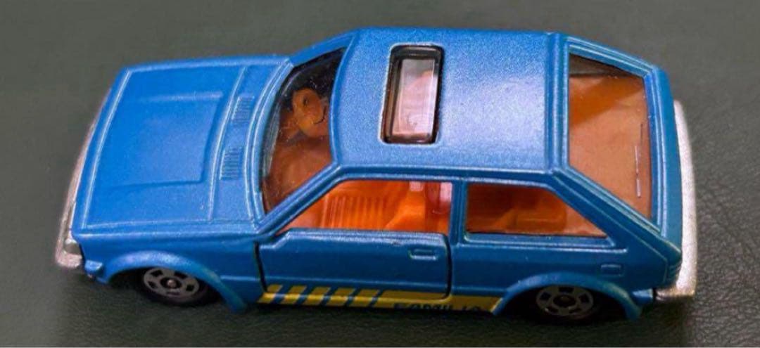 トミカ マツダファミリア1500XG バケーションセット