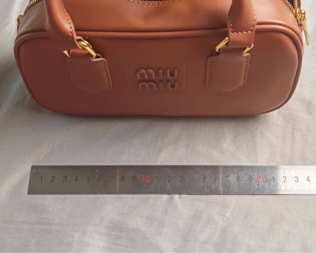 MIUMIU　キャラメル色ハンドバッグ　ショルダーバッグ　美品