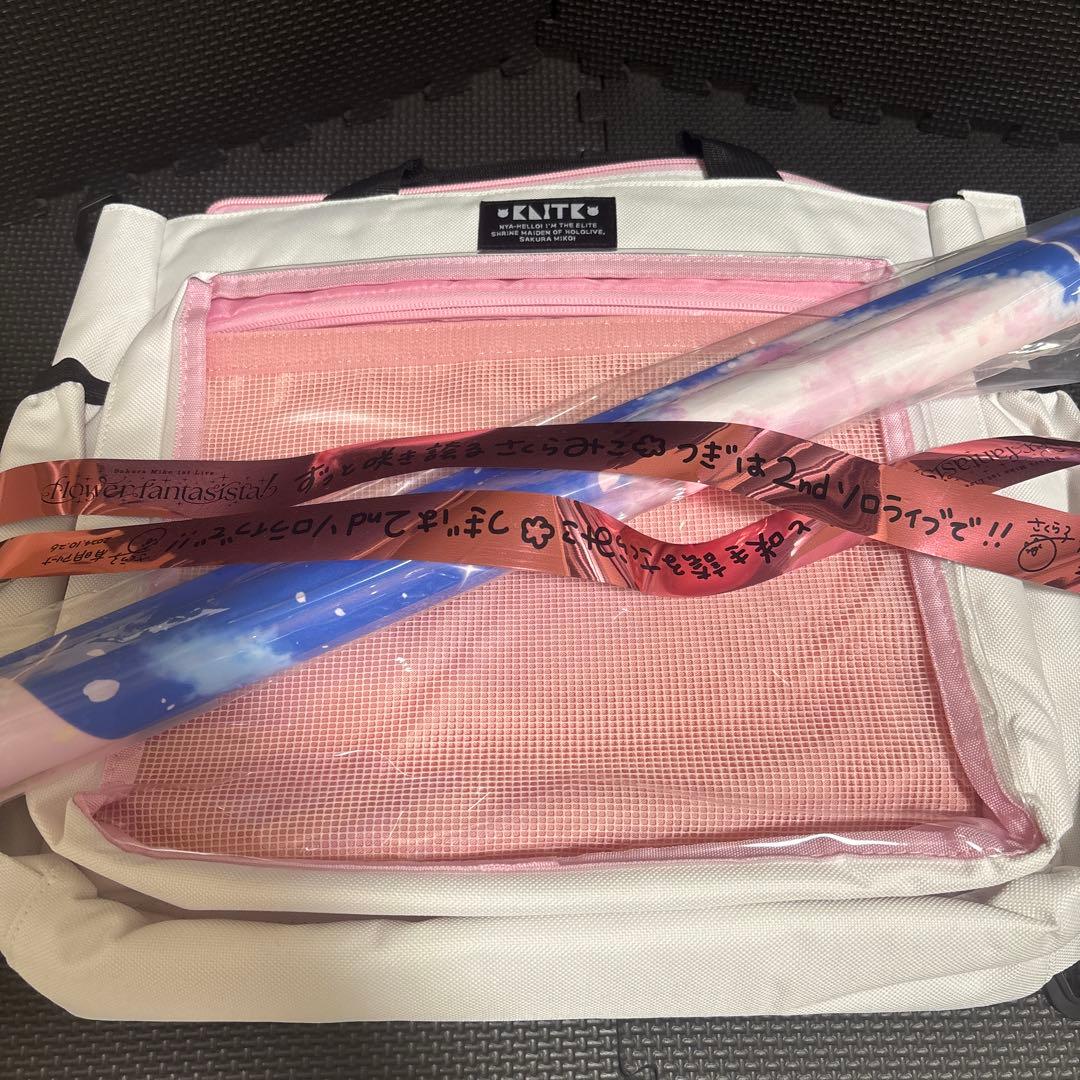 さくらみこ　1stライブ痛バッグ、タペストリー、銀テープセット さくらみこ 1stライブ痛バッグ、タペストリー、銀テープセット - メルカリ