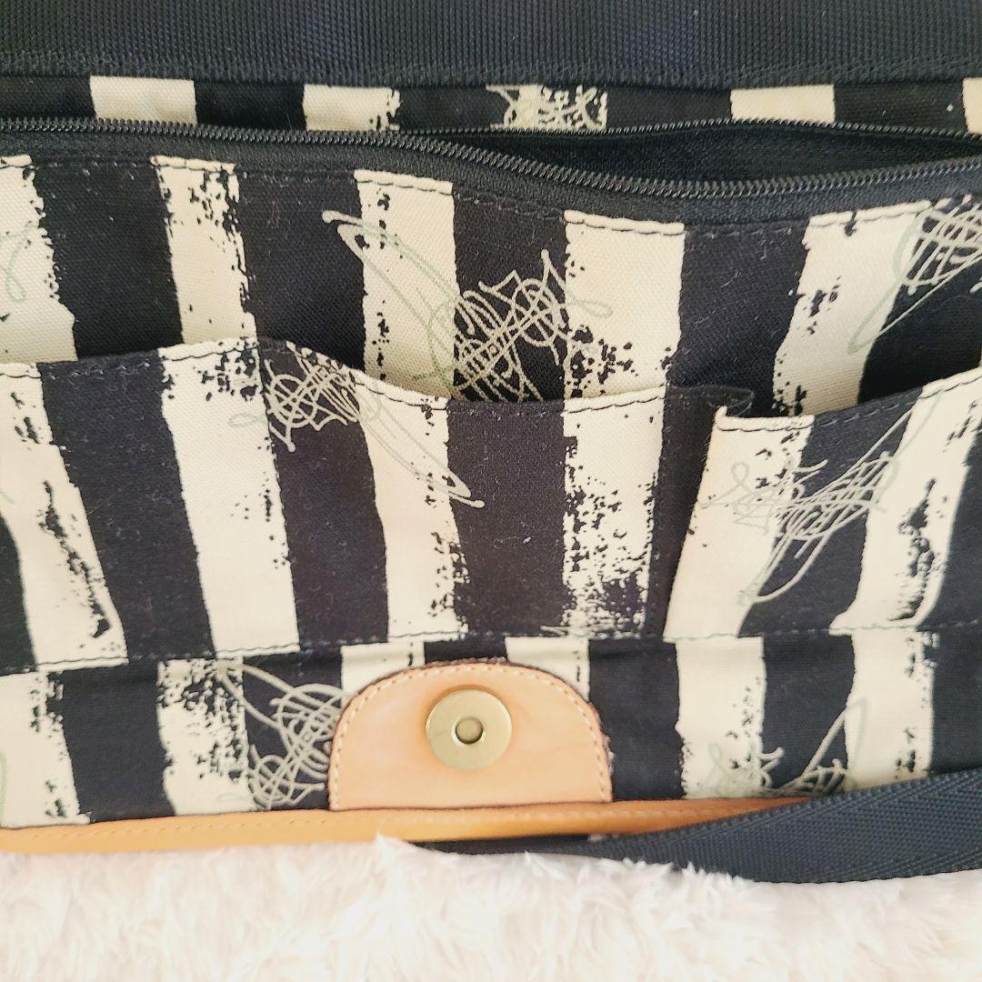 レア ヴィヴィアンウエストウッド オーブ型押し ショルダー 斜め掛けバック