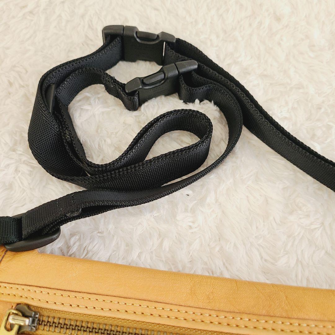 レア ヴィヴィアンウエストウッド オーブ型押し ショルダー 斜め掛けバック