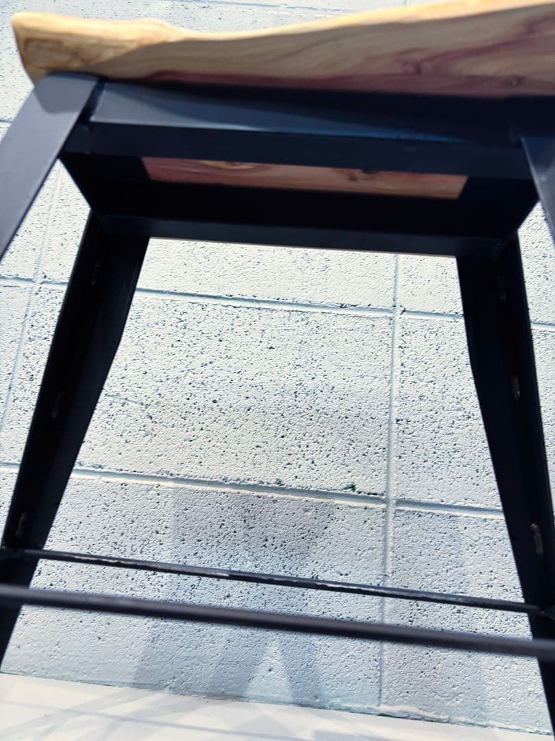 カイヅカイブキ一枚板サイドテーブル、ナイトテーブル、コーヒーテーブル