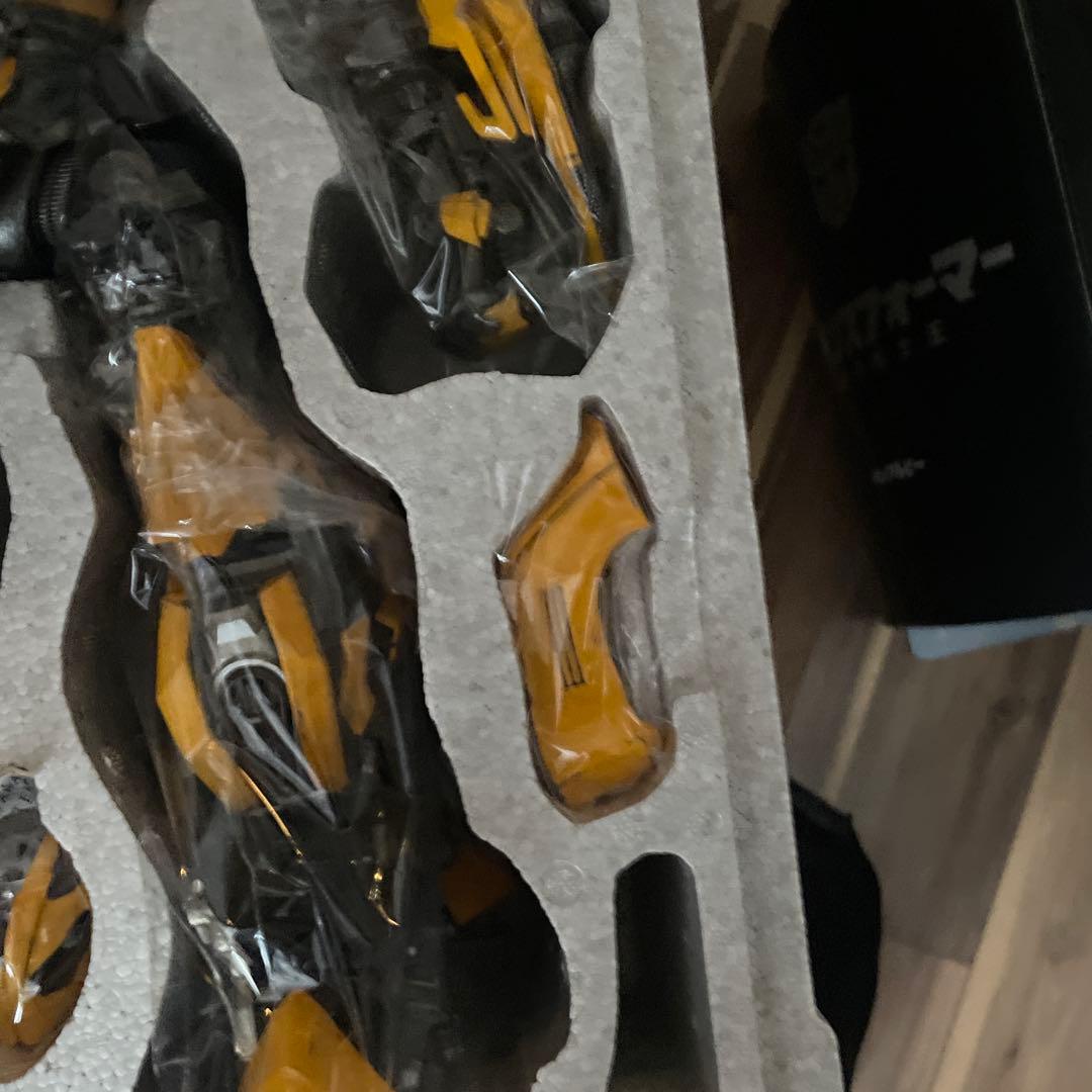 トランスフォーマー バンブルビー フィギュア　最後の騎士王　スリーエー