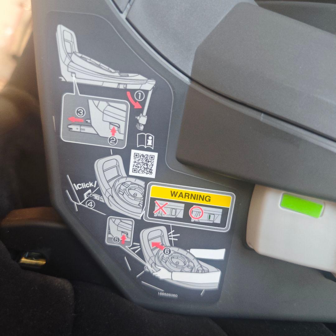 Combi 車用チャイルドシート グレー/ブラック