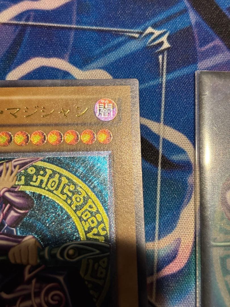 【美品】ブラックマジシャン　2期　レリーフ　スリーブ付