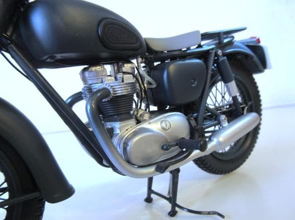 MINICHAMPS (1/12) トライアンフ TR6 Trophy「大脱走」