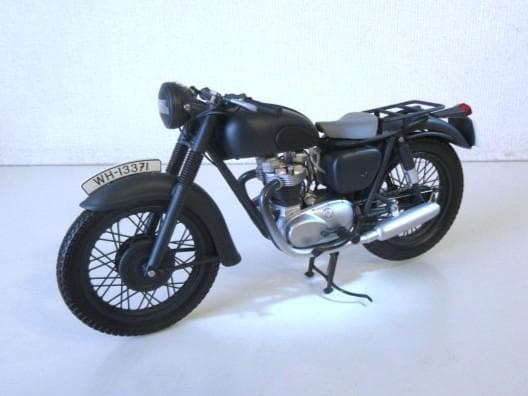 MINICHAMPS (1/12) トライアンフ TR6 Trophy「大脱走」