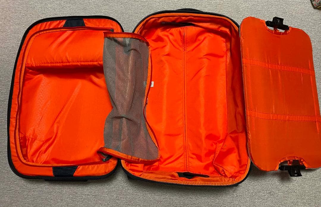 Thule キャリーケース S 機内持込可 3〜5泊用 ネイビー｜THULE