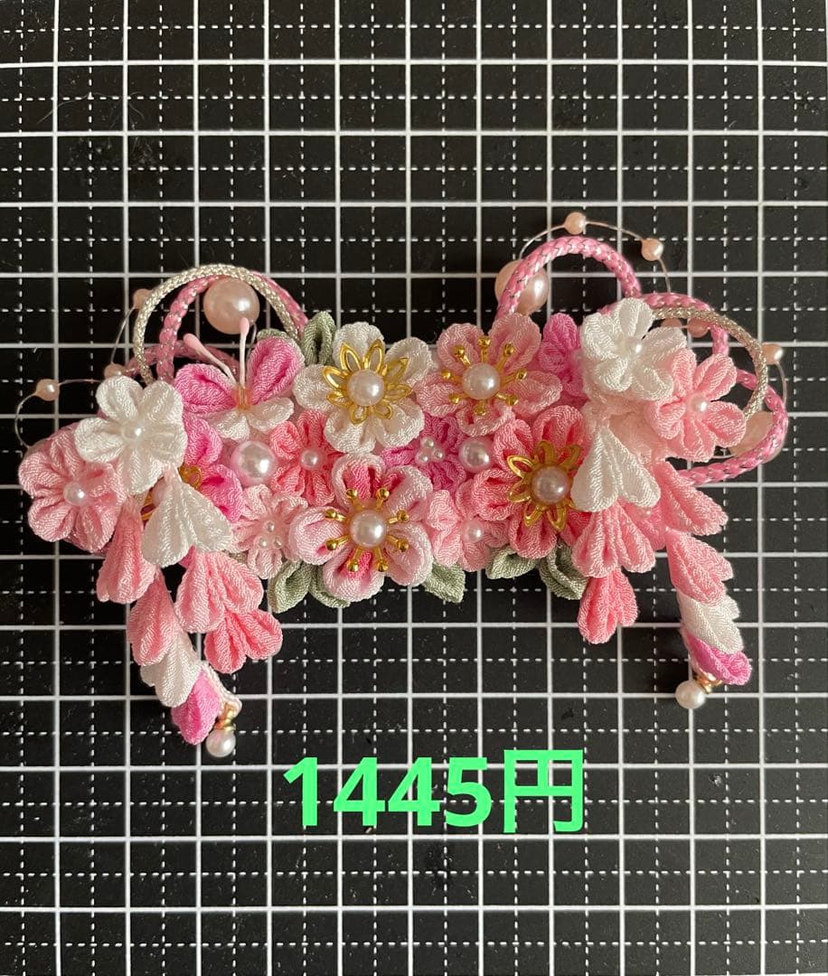 らおちゃん様専用 犬用バレッタ つまみ細工 - メルカリ