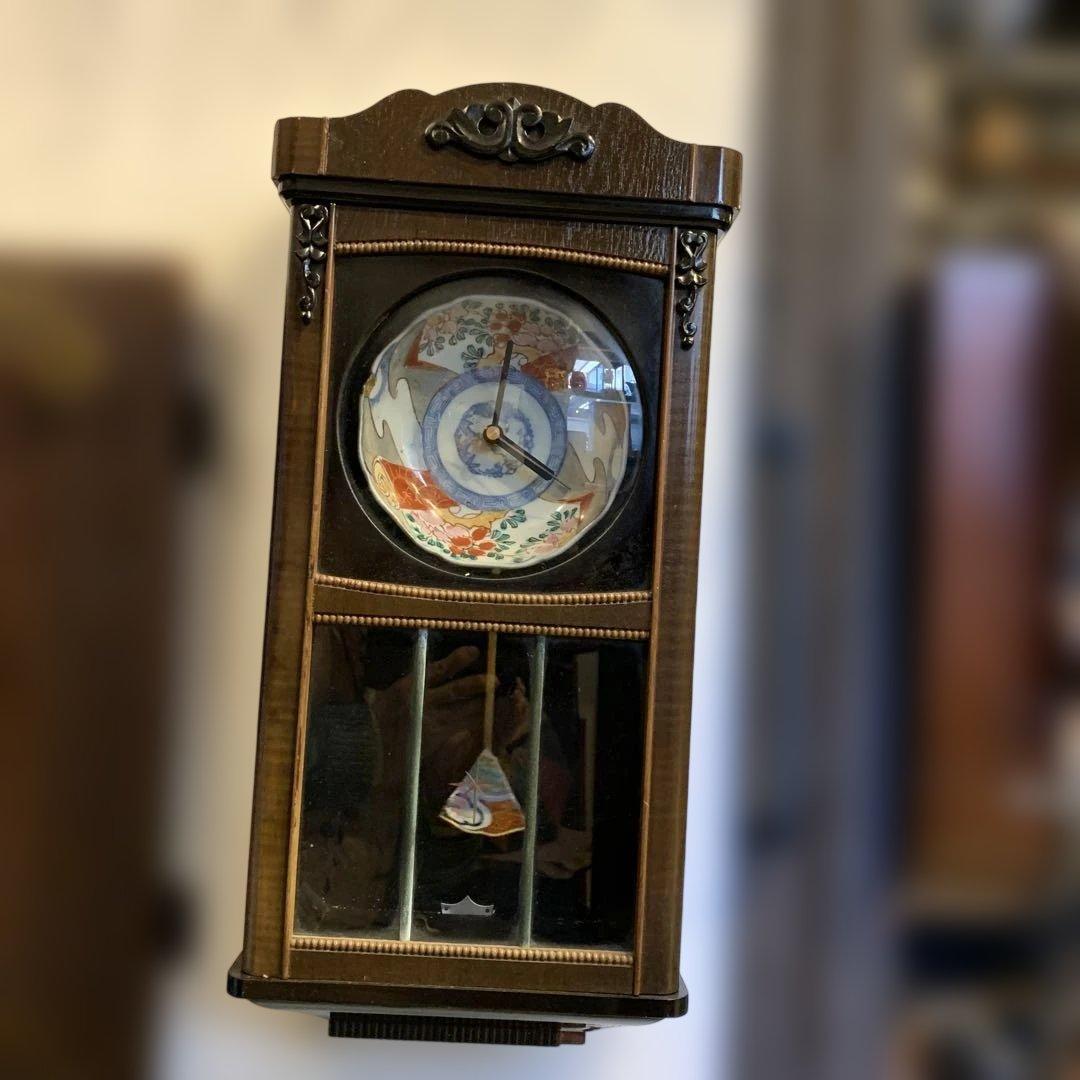 アンティーク宮型柱時計の木枠　古伊万里の時計 中にはめ込んだ振子時計