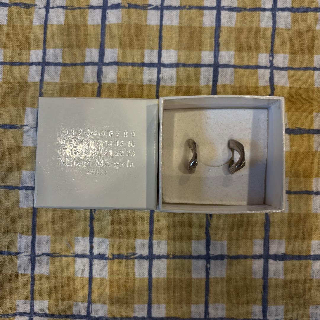 メゾンマルジェラ 変形ピアス 両耳用 楽天市場】【送料無料】2025秋冬