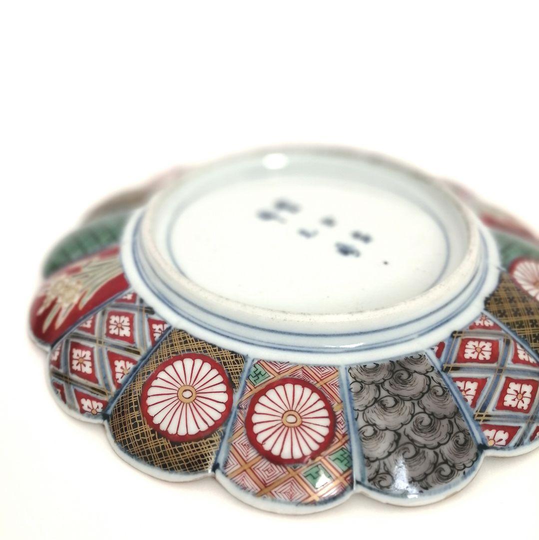 大聖寺伊万里 金襴手 16弁菊花形 色絵金彩 6寸皿