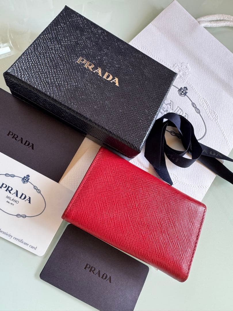 PRADA プラダ 6連キーケース サフィアーノレザー レッド - メルカリ