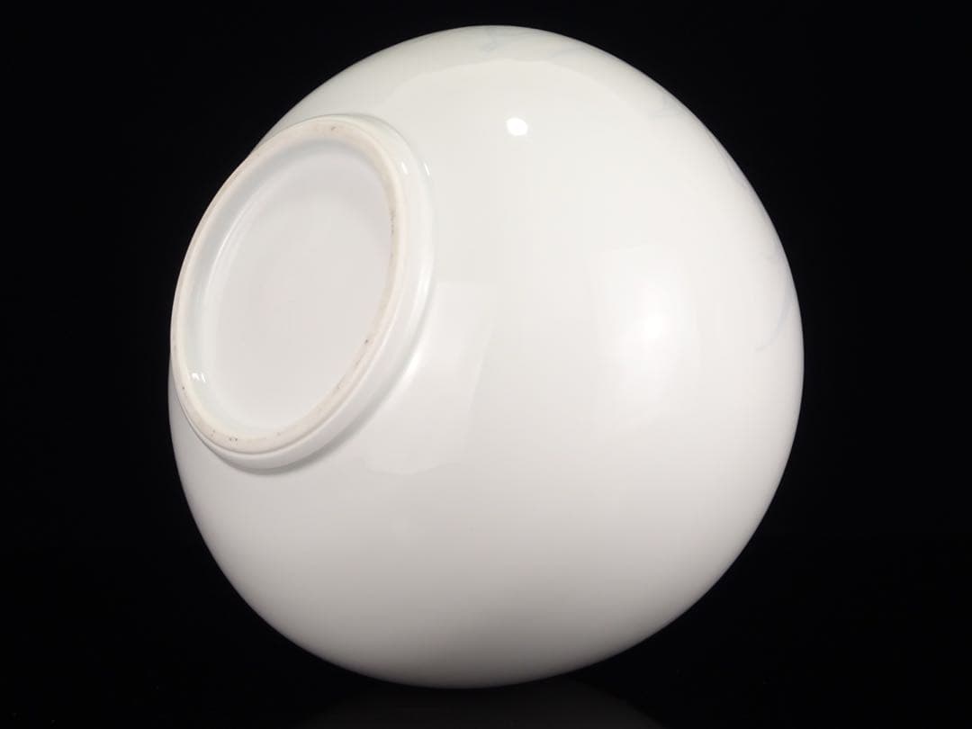 人間国宝 井上萬二 本人作 白磁 染彫 花文 壷 丸壷 花瓶