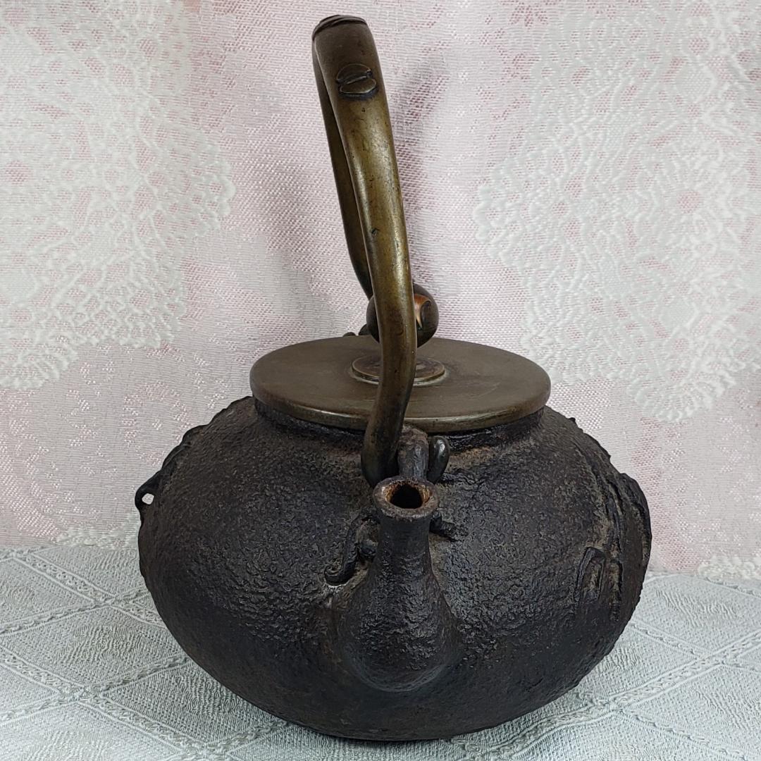 ◇『亀文堂 日本梅泉 岩柳葦蟹図平丸鉄瓶』◇検）龍文