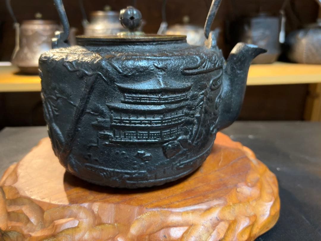 龍文堂造 道安型 金閣寺 唐草模様 鉄瓶 古美術 金属工芸 時代物 煎茶