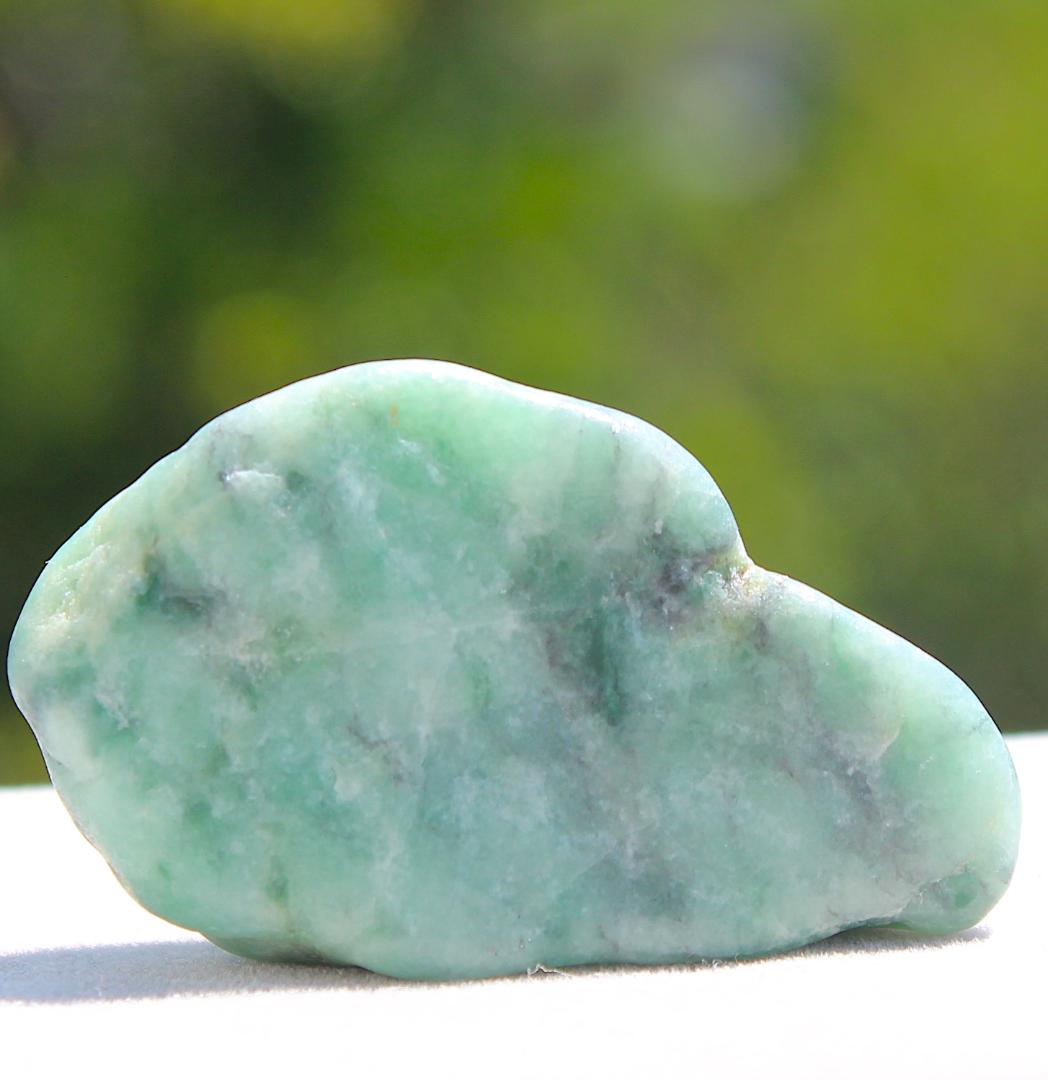 ［極上の海中翡翠］高透過 糸魚川翡翠 海石 原石 25.4g