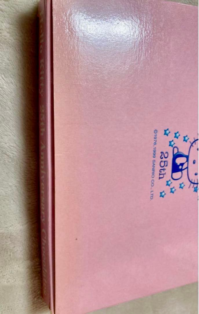 サンリオ キティ25周年アニバーサリー缶記念バッチ【激 レア❗️】スワン