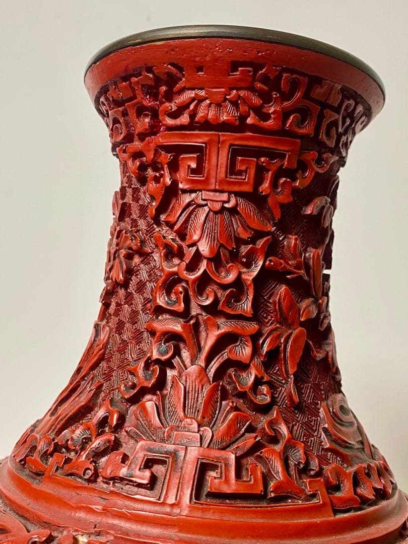 赤色彫刻装飾花瓶 中国古美術 壺　花瓶　中国堆朱　アンティーク