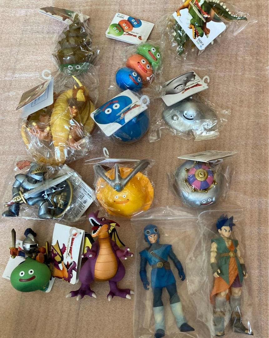 まとめてドラクエソフビ90体ほど、おまけで勇者と仲間その他